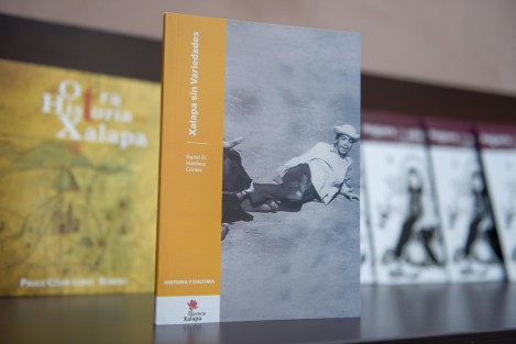 En el marco de la Feria Virtual del Libro Xalapa FloreceLee 2020, se presentó la obra de Raciel Martínez Xalapa sin Variedades, un ensayo que aborda la historia del cine veracruzano y la desaparición del Cine Variedades. 