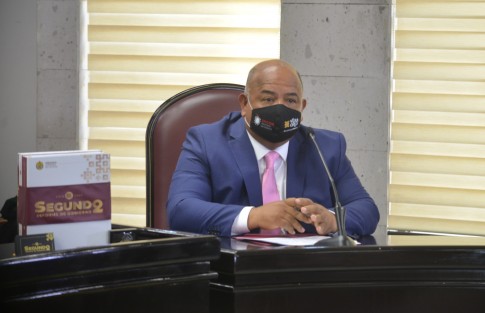 El Secretario de Gobierno, Eric Cisneros, que la instrucción del gobernador Cuitláhuac García Jiménez ha sido clara, responsable y determinante: no suspender el trabajo gubernamental para servir siempre a las y los veracruzanos. 