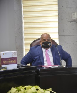 El Secretario de Gobierno, Eric Cisneros, que la instrucción del gobernador Cuitláhuac García Jiménez ha sido clara, responsable y determinante: no suspender el trabajo gubernamental para servir siempre a las y los veracruzanos. 