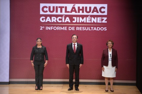 Acompañado por la presidenta del Poder Judicial, Isabel Romero; la del Congreso local, Adriana Linares, y ante funcionarios federales y estatales, el gobernador Cuitláhuac García rindió su II Informe de Resultados. En representación del Presidente, asistió la secretaria de Energía, Rocío Nahle. Este año, el mensaje se difundió de manera virtual.