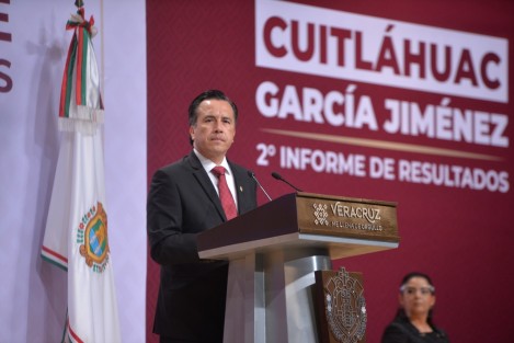 <em>Hemos cumplido con uno de los compromisos más importantes: disminuir drásticamente los niveles delictivos en Veracruz</em>, expresó al señalar que hoy existe una política de seguridad que va al fondo del problema, ataca la descomposición social, apoya a los más desfavorecidos y combate la falta de oportunidades a los jóvenes.