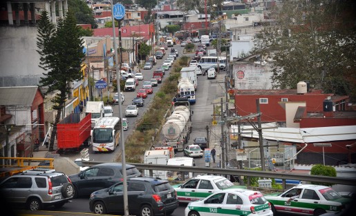 Por alrededor de media hora fue cerrada en su totalidad la circulación de esta rúa, lo que complicó el tránsito a la altura de la colonia 21 de Marzo y el acceso a la colonia Revolución. 