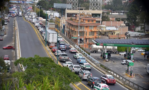 Por alrededor de media hora fue cerrada en su totalidad la circulación de esta rúa, lo que complicó el tránsito a la altura de la colonia 21 de Marzo y el acceso a la colonia Revolución. 