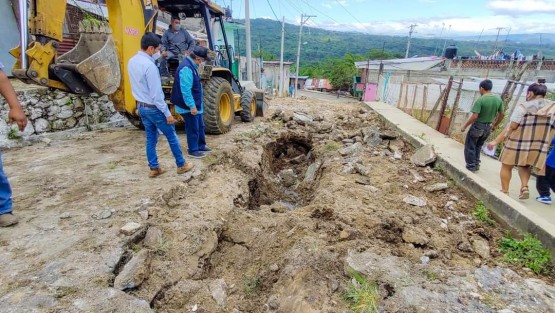 Dicha obra consta de  Rehabilitación con Concreto Hidráulico, así como Rehabilitación de la Red de Drenaje Sanitario y Tomas Domiciliarias de Agua Potable.