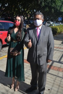 El alcalde de Teocelo, Mario A.Chama Díaz, en compañía de la presidenta del DIF municipal de ese municipio, Mara Chama Villa, asistieron como invitados a  la comparecencia del Secretario de Gobierno Eric Cisneros Burgos, en las instalaciones de la Legislatura. 