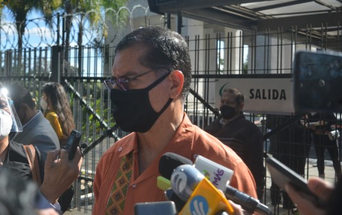 Algunos alcaldes y funcionarios asistieron a la comparecencia del Secretario de Gobierno Eric Cisneros Burgos. 