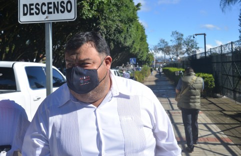 Algunos alcaldes y funcionarios asistieron a la comparecencia del Secretario de Gobierno Eric Cisneros Burgos. 
