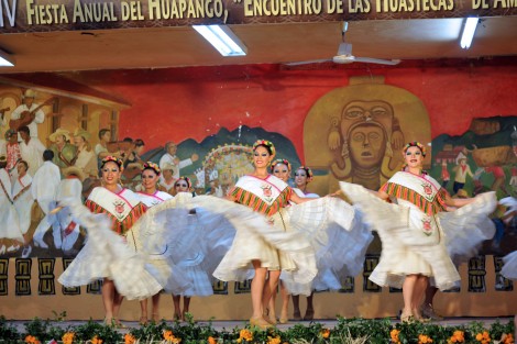 El Patronato Pro-Huapango y Cultura Huasteca A.C. de Amatlán-Naranjos, con el apoyo del Instituto Veracruzano de la Cultura y la Secretaría de Cultura federal, a través del Programa de Apoyo a Festivales Culturales y Artísticos PROFEST 2020, realiza la XXXI Fiesta Anual del Huapango <em>Encuentro de las Huastecas</em> de Amatlán, a desarrollarse en modalidad virtual del 23 al 29 de noviembre.
