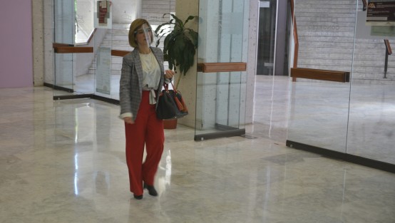 Diputados de la LXV Legislatura de Veracruz sesionaron nuevamente a puerta cerrada debido a la contingencia sanitaria, siguiendo los protocolos para ingresar al recinto. 