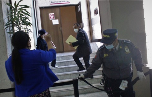 Diputados de la LXV Legislatura de Veracruz sesionaron nuevamente a puerta cerrada debido a la contingencia sanitaria, siguiendo los protocolos para ingresar al recinto. 