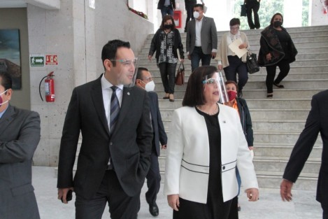 Previo a su comparecencia, el Secretario de Finanzas confirmó que hay disposición del Gobierno del Estado para facilitar el regreso del futbol profesional a Veracruz, con el otorgamiento del estadio Pirata de la Fuente en comodato, pero que empresarios se hicieran cargo del equipo, pues el Gobierno estatal no invertiría en ello, como sucedió en otros tiempos. 