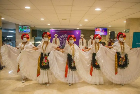 El Alcalde de Teocelo, Mario Antonio Chama Díaz; el Director de Turismo y Cultura, Julio César Casas Casas y el Ballet Folklórico de Casa de Cultura  a cargo de su Director Francisco Landa Cambambia, llevaron la representación cultural del Estado de Veracruz; con sones jarochos ejecutados de manera profesional por los jóvenes del ballet de Teocelo,  la terminal de autobuses del puerto turístico por excelencia se llenó  de alegría y ambiente Veracruzano. 

