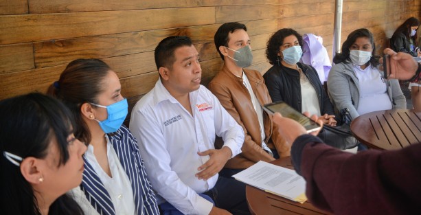 Maestros de telebachilleratos de diferentes municipios del estado de Veracruz presentaron ante medios, un pliego petitorio de 10 puntos para para el Secretario de Educación del Estado, y el líder de la SNTE 56 Mario Hernández Sánchez. 