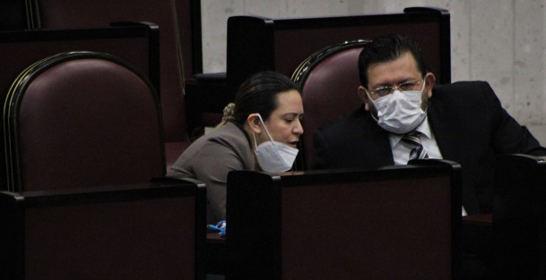 Diputados de todos los colores demuestran su irresponsabilidad durante las sesiones y comparecencias al no seguir los lineamientos sanitarios por la pandemia actual.