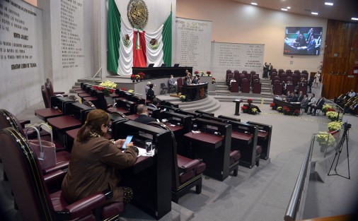 Con la presencia de algunos diputados se realizó la comparecencia del secretario de Desarrollo Económico y Portuario, Enrique Nachón García.