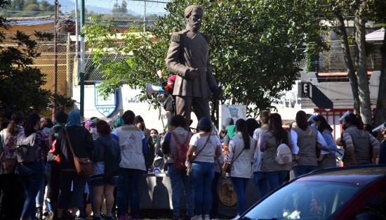 -En el marco del Día de la Eliminación de la Violencia contra la Mujer, cientos de jóvenes activistas e integrantes del movimiento <em>Ola Verde</em> marcharon  desde el Teatro del Estado y hasta el centro de la ciudad de Xalapa para recriminar la violencia feminicida en la entidad. 
