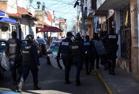 -Miles de policías fueron desplegados por las diferentes calles, principalmente en Ávila Camacho, pero esta vez las manifestantes cambiaron la ruta para evitar ser acorraladas como en otras ocasiones.
