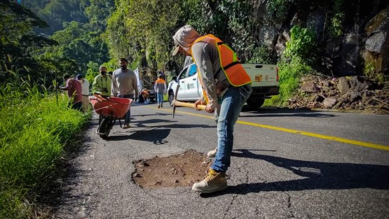 La Administración  Municipal Teocelo, 2018-2021, encabezada por el alcalde Mario Antonio Chama Díaz, continúa con el programa de Bacheo para rehabilitar calles y carreteras en beneficio de la población teocelana.
