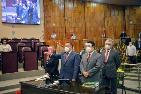 Con apenas una docena de legisladores se realizó la comparecencia de Eduardo Cadena Cerón, titular de la Secretaría de Desarrollo Agropecuario, Rural y Pesca, en el marco de la glosa del Segundo Informe de Cuitláhuac García Jiménez.