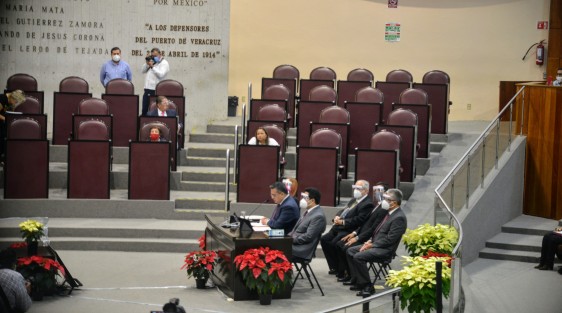 Con apenas una docena de legisladores se realizó la comparecencia de Eduardo Cadena Cerón, titular de la Secretaría de Desarrollo Agropecuario, Rural y Pesca, en el marco de la glosa del Segundo Informe de Cuitláhuac García Jiménez.