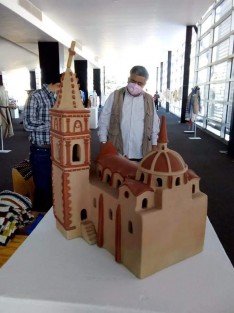 El alcalde de Teocelo Mario Antonio Chama Díaz, en calidad de representante de la Región Turística de Cultura y Aventura en el Estado de Veracruz y Vocal del Subcomité Veracruzano de Promoción Artesanal, asistió como juez calificador a la muestra de piezas que participan en el Concurso del Premio Anual Artesanal 2020.