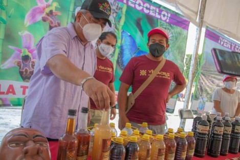  En el marco del Programa Orgullo Veracruzano de los pueblos originarios de la Cuenca del Papaloapan, el H. Ayuntamiento que preside el alcalde Mario Antonio Chama Díaz, estuvo presente en la Tierra de los Otates, en la zona centro del Estado de Veracruz.

