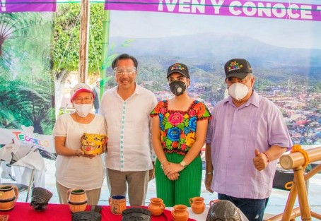 El Alcalde de Teocelo Mario Antonio Chama Díaz y la Presidenta del Sistema Municipal DIF Teocelo, Mara Chama Villa, acompañaron al Gobernador del Estado, Ing. Cuitláhuac García Jiménez y  al Secretario de Gobierno Eric Patrocinio Cisneros Burgos, a los eventos que se llevaron a cabo en diferentes puntos del municipio de Otatitlán. 