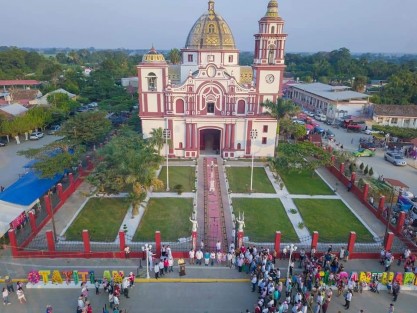 La delegación de  artesanos de la Tierra del Dios Tigre puso en alto el nombre de nuestro municipio  al elaborar la tradicional alfombra de aserrín en diferentes  puntos del primer cuadro de la cabecera municipal, destacando una detallado diseño en el atrio del Santuario del Cristo Negro del municipio. 