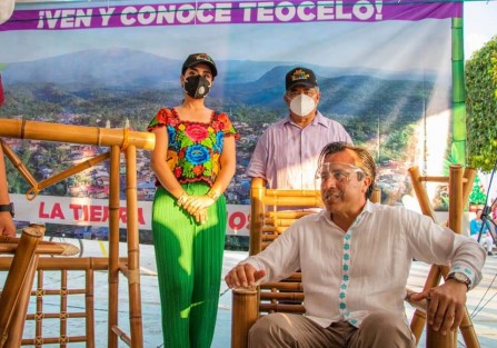 Como ya es costumbre, parte fundamental del programa Orgullo Veracruzano, es la promoción y difusión de las tradiciones y cultura de los municipios,  y esta vez no fue la excepción; la delegación de artesanos y productores  de Teocelo, consolidaron la calidad y recibieron  el reconocimiento  de sus productos, siendo el Gobernador del Estado Ing. Cuitláhuac García Jiménez y el Secretario de Gobierno ing.  Eric Patrocinio Cisneros Burgos, quienes degustaron  y destacaron la calidad de los productos de la Tierra del Dios Tigre de manos del alcalde Mario Chama  y la Presidenta del DIF Municipal Mara Chama Villa. 