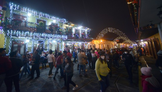 Muchos <em>noroños</em> gustosos de encender los focos en Xico, Ver.,