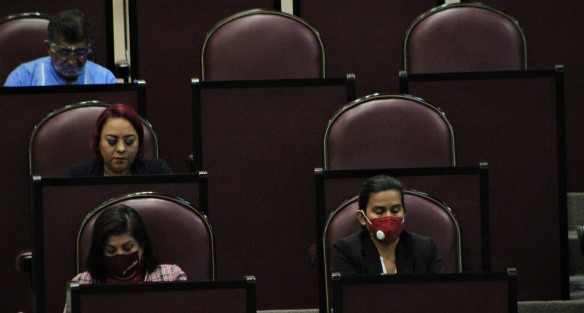 Como ocurre en toda sesión o comparecencia, algunos diputados no siguen los protocolos sanitarios. 
