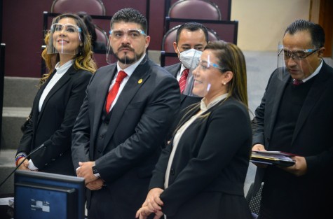 Con cifras alegres y con apoyo de profesores quienes llegaron al Congreso por sus propios medios, el secretario de Educación de Veracruz, Zenyazen Escobar García,  compareció ante diputados de la Comisión de Educación y Cultura del Congreso del Estado.
