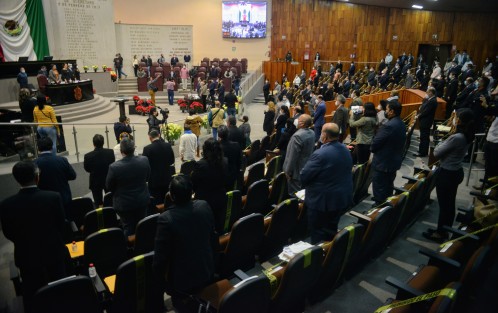 Previo a la comparecencia, el titular de la Secretaría de Salud pidió un minuto de silencio para el personal fallecido en la batalla contra el Covid.