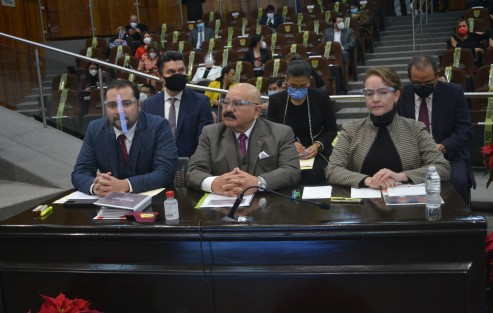 El Secretario de Salud, Roberto Ramos Alor, acudió al Congreso del Estado para comparecer ante diputados de la Comisión de Salud y Asistencia, como parte de la Glosa del Segundo Informe de Gobierno. 