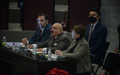 Durante este año, la inversión en infraestructura sanitaria en Veracruz ascendió a 283.8 millones de pesos (mdp), destinados a 142 obras y acciones de mantenimiento, rehabilitación, ampliación y conclusión de centros de salud, obras nuevas y Centros de Atención Médica Expandida (CAME-C19), informó el titular de la Secretaría de Salud (SS) y de Servicios de Salud de Veracruz (Sesver), Roberto Ramos Alor, al comparecer ante el Congreso del Estado.