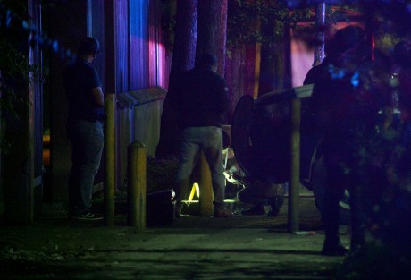 Continua la violencia en Xalapa. La noche de este miércoles, un hombre fue ejecutado a balazos justo frente a la Benemérita Escuela Normal Veracruzana. Según testigos, la víctima recibió al menos tres disparos, lo que acabó con su vida. 