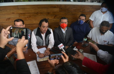 Adrián Martin Pineda, secretario  de atención a personas con  discapacidad del comité estatal del PRI de Veracruz, en compañía del dirigente de ese partido,  Marlon Ramirez,  exigieron a las autoridades estatales  atención, inclusión y garantías para ejercer sus derechos esto en el marco del Día Internacional de las personas con discapacidad. 
