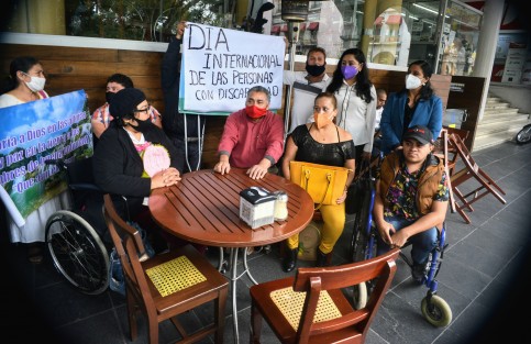 En el marco del día Internacional de las personas con discapacidad,  un grupo de personas con capacidades diferentes exigieron para ellos y sus pares, mayor inclusión en trabajos y  demás ámbitos de la sociedad, incluso política.