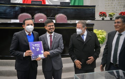 El titular de la Coordinación General de Comunicación Social, Iván Joseph Luna Landa, al comparecer ante la Comisión Permanente de Gobernación de la LXV Legislatura, como parte del Segundo Informe de Gobierno, el servidor reiteró el respaldo a la libertad de expresión, pues atrás quedaron prácticas como el control de la información que circulaba en la entidad. 