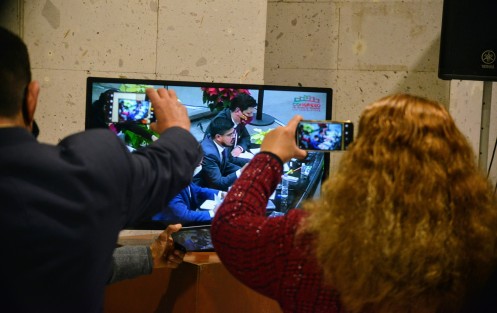 El titular de la Coordinación General de Comunicación Social, Iván Joseph Luna Landa, al comparecer ante la Comisión Permanente de Gobernación de la LXV Legislatura, como parte del Segundo Informe de Gobierno, el servidor reiteró el respaldo a la libertad de expresión, pues atrás quedaron prácticas como el control de la información que circulaba en la entidad. 