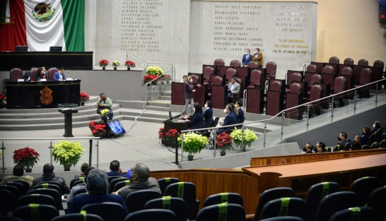  Con la presencia de tan solo cuatro diputados, Mercedes Santoyo Domínguez, contralora general del Estado, acudió este frío lunes al Congreso para comparecer ante la Comisión de Hacienda, como parte de la Glosa del Segundo Informe de Gobierno.