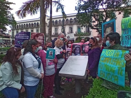 Este 7 de diciembre, familiares de desaparecidos y autoridades municipales y de la CEDHV, plantaron como un símbolo de esperanza, el Árbol de los desparecidos, en el parque Benito Juárez de Xalapa.  
