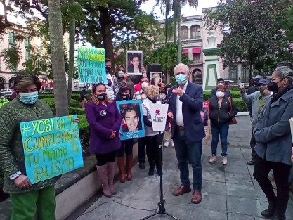 Este 7 de diciembre, familiares de desaparecidos y autoridades municipales y de la CEDHV, plantaron como un símbolo de esperanza, el Árbol de los desparecidos, en el parque Benito Juárez de Xalapa. 