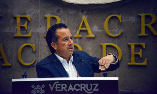 El Gobernador de Veracruz, Cuitláhuac García Jiménez, llamó nuevamente a la poblacion a no bajar la guardia ante el cambio en el semáforo de COVID,  ya que dijo: <em>Desafortunadamente, el verde se alcanza en una época en que las enfermedades broncorespiratorias e infecciones por virus aumentan/em>, por lo que las medidas sanitarias se deben mantener igual.  