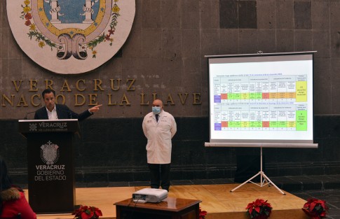 El citado decreto estipula la suspensión de las comidas, cenas y reuniones tradicionales de fin de año que se realizan con los trabajadores de las distintas dependencias y entidades de la Administración Pública Estatal. 
