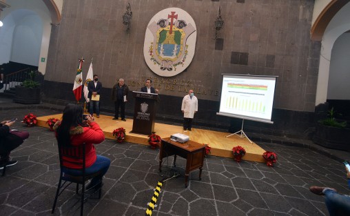 Además, se mantienen las medidas sanitarias de los semáforos epidemiológicos municipales; la distensión de algunas medidas y la apertura gradual de las actividades en la Nueva Normalidad correspondientes al semáforo verde sólo se aplicarán hasta conseguir cuatro semanas consecutivas en color verde. 