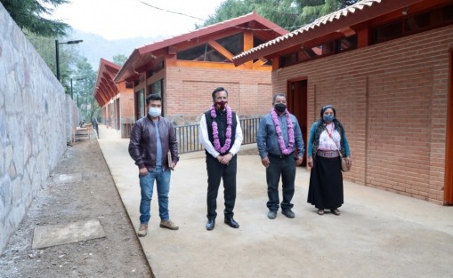 
El gobernador de Veracruz, Cuitláhuac García Jiménez, realizó una visita sorpresa a la Universidad Benito Juárez que se construye en la comunidad de Cuauhtlamanca, del municipio de Atlahuilco, donde pudo constatar en gran avance que registra la obra. 