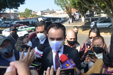 Funcionarios estatales y federales concedieron entrevistas a los medios a su llegada al Palacio Legislativo. Una vez que se permitió el ingreso a los medios, las entrevistas se pudieron realizar con calma. 