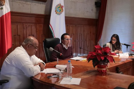 El Gobernador Cuitláhuac García felicitó el trabajo que realiza  a Fiscalía General del Estado, misma que informó sobre las sentencias logradas de 40 y 42 años por dos casos de feminicidios, y tres personas más por homicidio doloso en Los Tuxtlas, así  como la vinculación a proceso de un probable secuestrador en la región de Xalapa. 