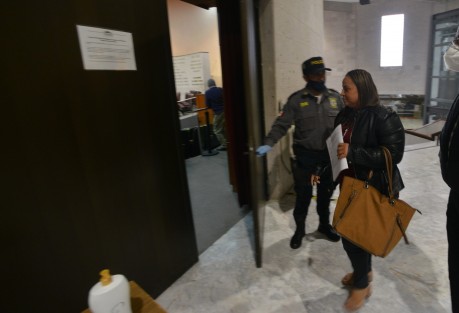 Este jueves los diputados locales veracruzanos sesionaron a puerta cerrada; en dicha sesión aprobaron el presupuesto y hubo algunos cambios de presidentes de comisiones por su puesto